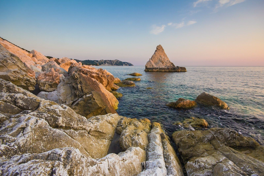 Le spiagge della Riviera del Conero: bellezza incontaminata