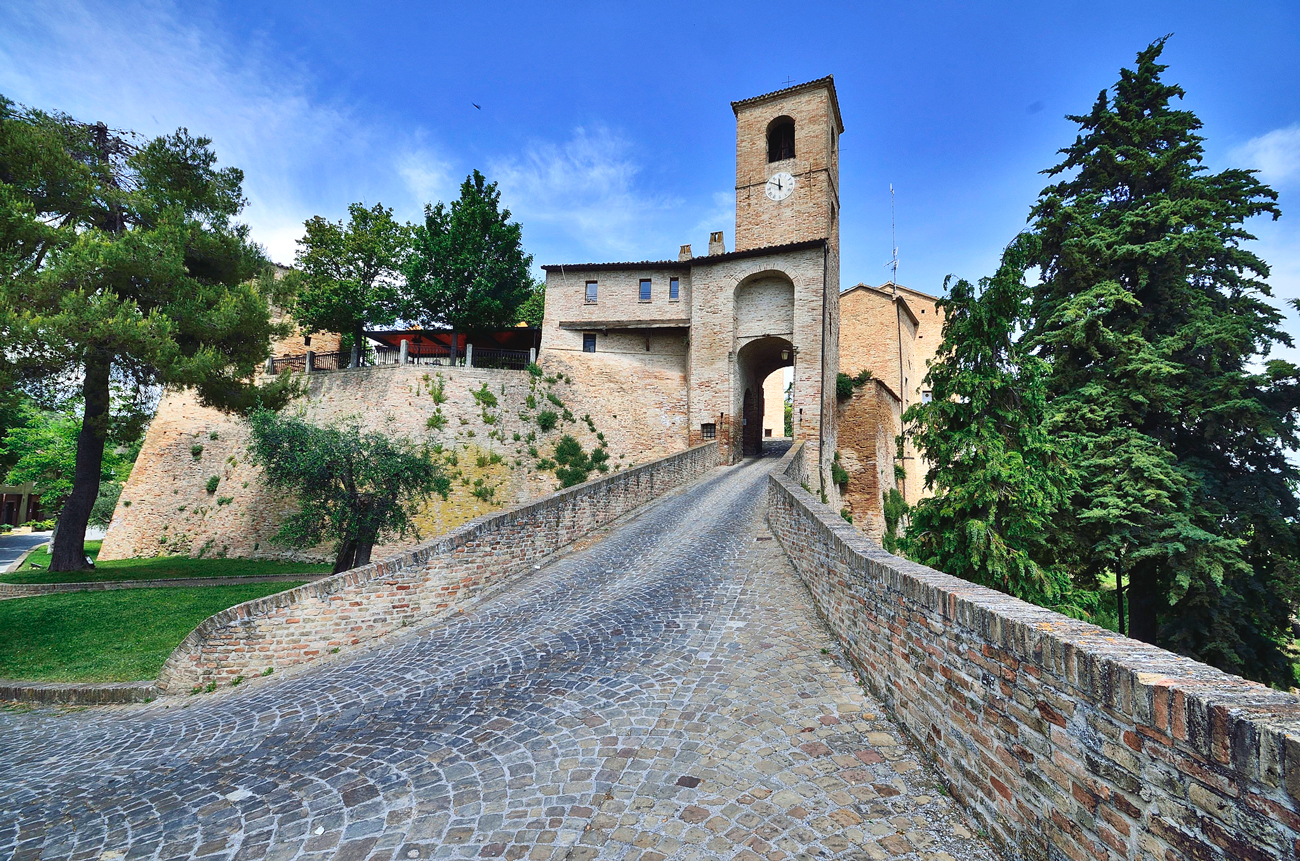 montegridolfo-strada-principale