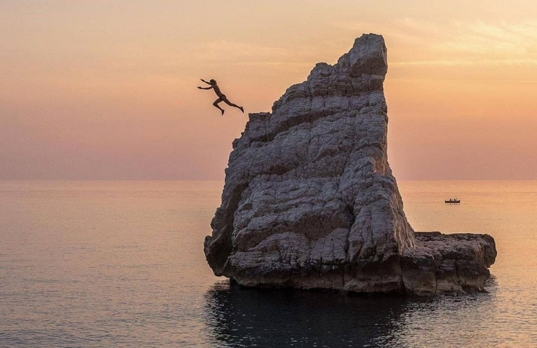 scoglio della vela salto conero spiagge