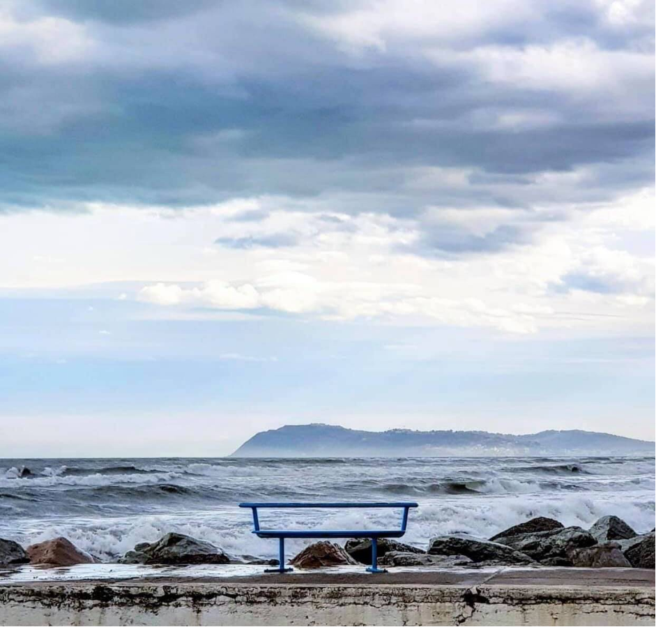 passeggiata-spiaggia-mare-riccione-inverno-orizzonte