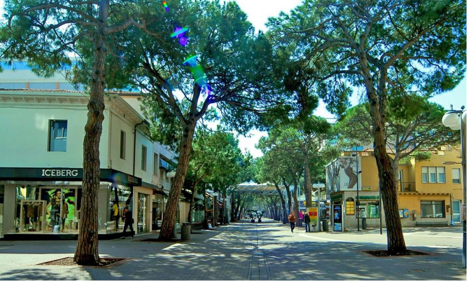 centro-riccione-viale-ceccarini