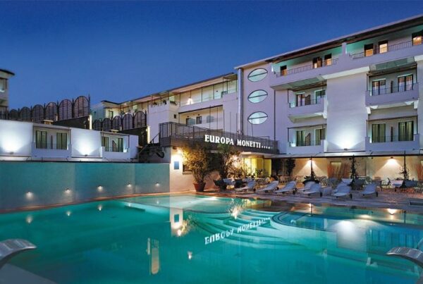 Europa Monetti Hotel Cattolica piscina di notte