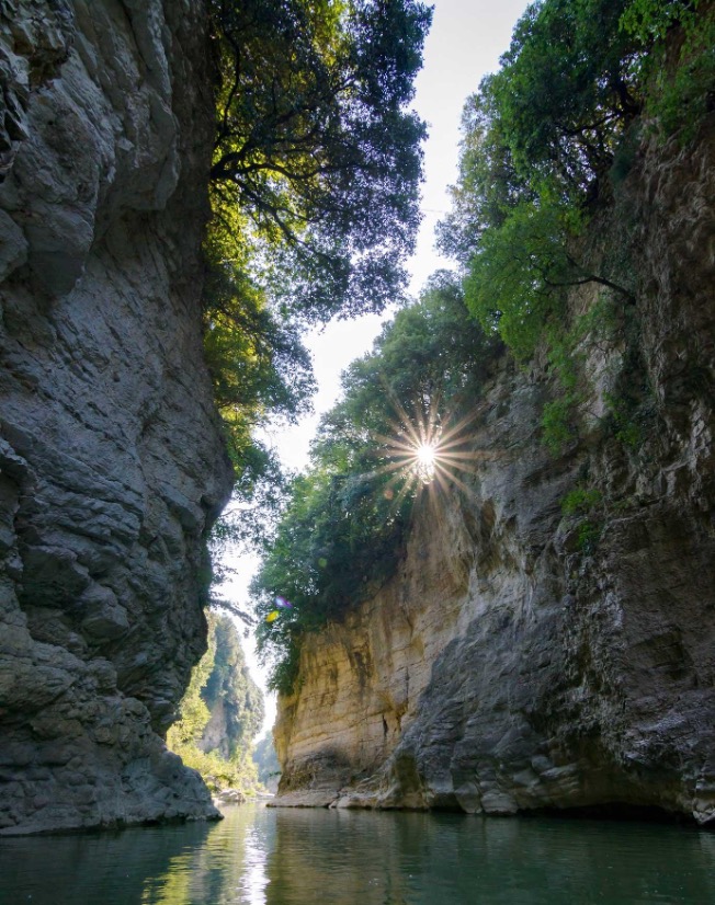 Marmitte-dei-giganti-escursioni-in-riviera